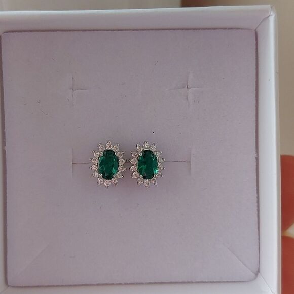 0.8 Carat Emerald Sterling Silver Diana Stud Earrings - Picture 3 of 6